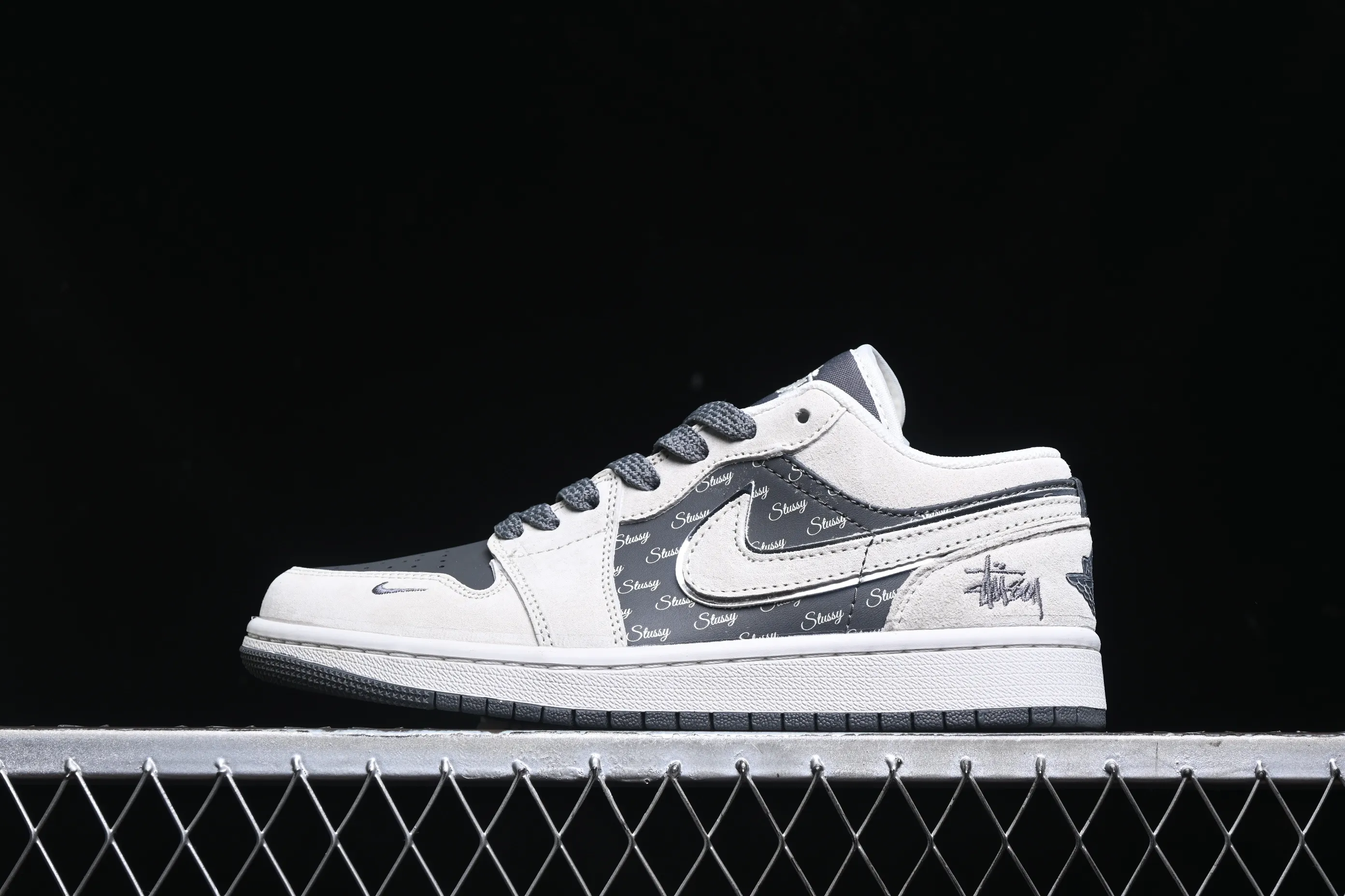 All categories Air Jordan Jordan series basketball shoes Air Jordan 1 Low high-end customized low-top sneakers Air Jordan 1 Low AJ1 Joe 1 Stussy joint-grey pig eight English black bottom high-end customized low-top retro basketball shoes XX3318-968